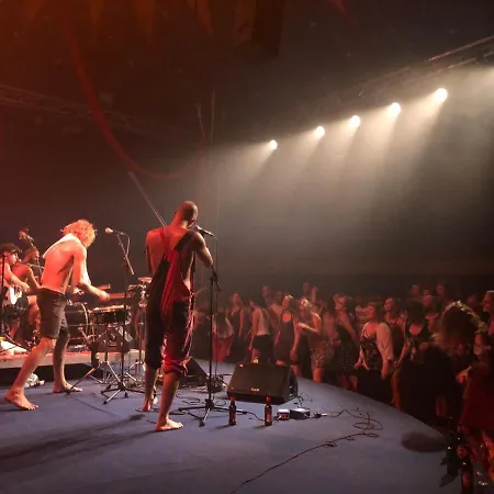 بيت شباب Circus Fantasia *